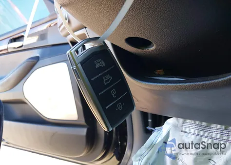 2017 Genesis G90 3.3T Premium из США, поврежденный, VIN KMHG34JA3HU027472